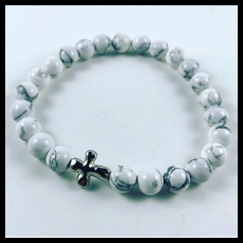 Men or women white & grey howlite cross bracelet - Picture 4 of 7